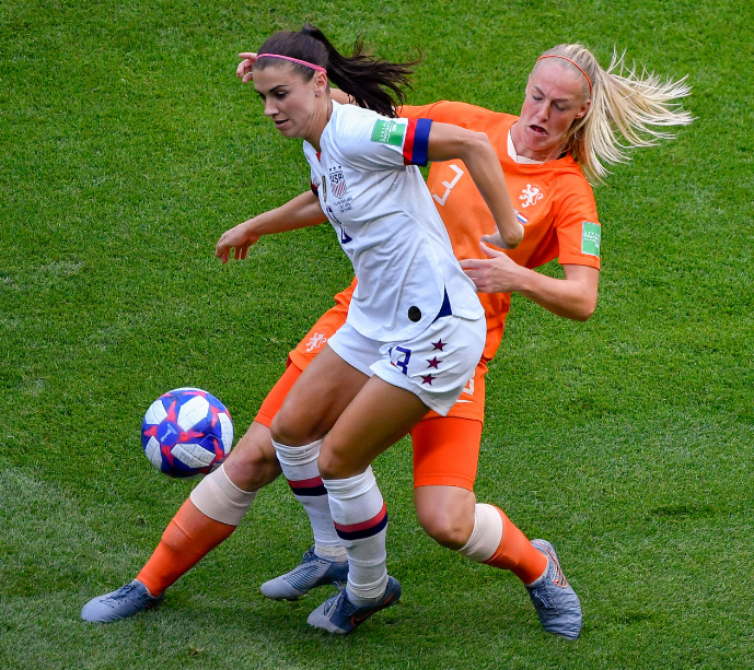 雷速-包含Ming重返赛场，比赛局势复杂首场状态出色，瑞士队观众沸腾！全场沸腾不已的词条