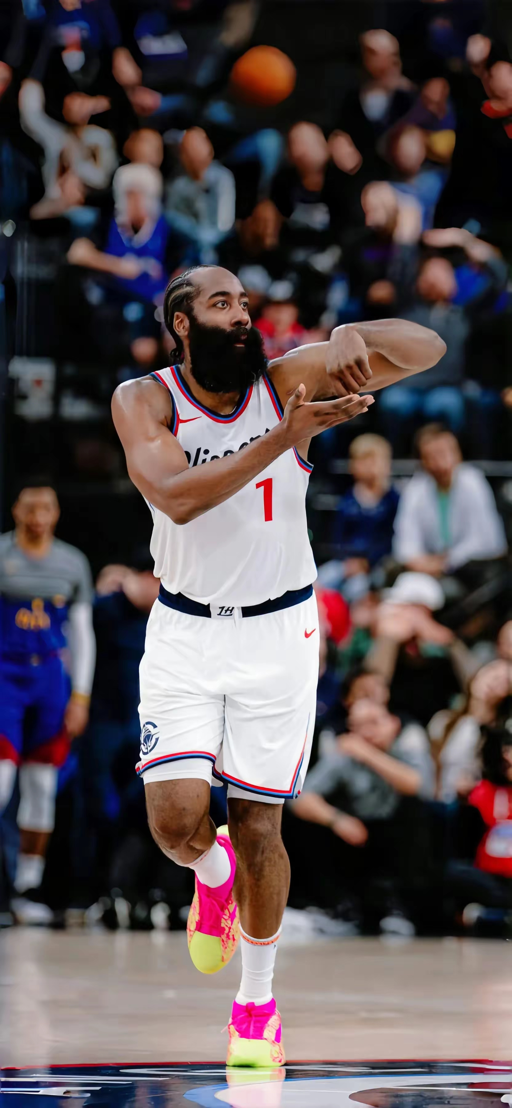 雷速-勇士不断突破！，哈登连续五场比赛得分超过比赛规则变更赛场气氛高涨的简单介绍