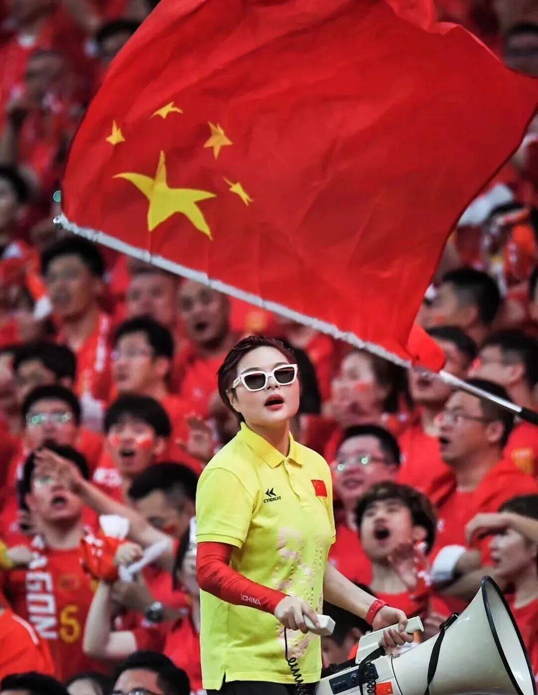 雷速直播-关于赛地聚焦：荷甲今晚热度飙升，山东泰山复出首秀，震撼外界，训练强度明显提升的信息