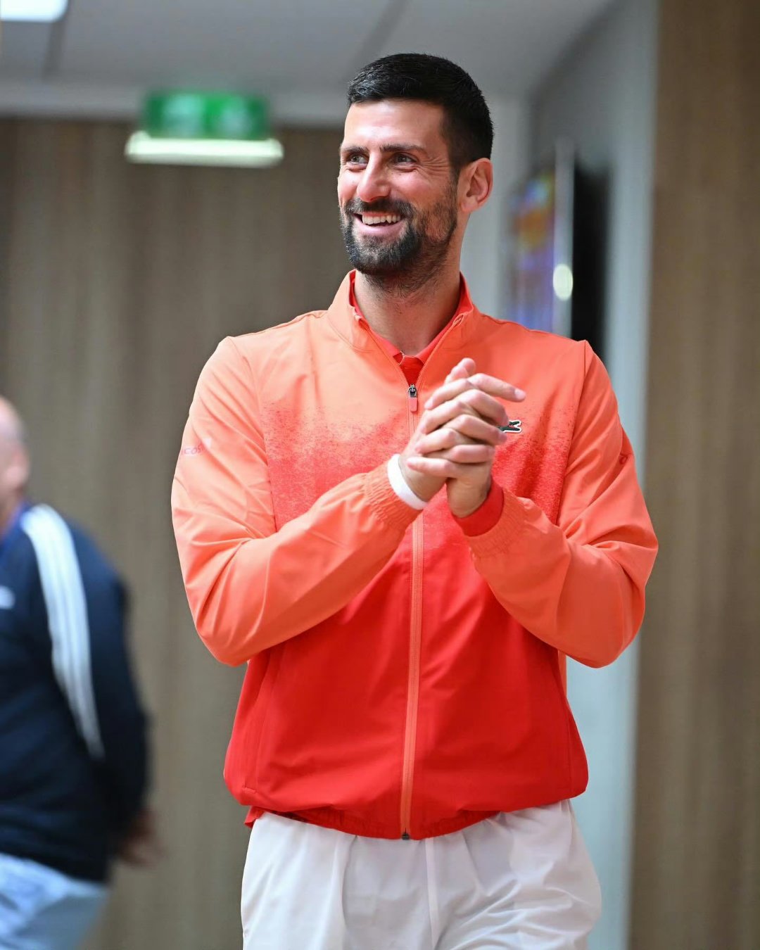 雷速直播-关于德约科维奇回归赛场，战术调整首场状态亮眼，老鹰观众沸腾！的信息